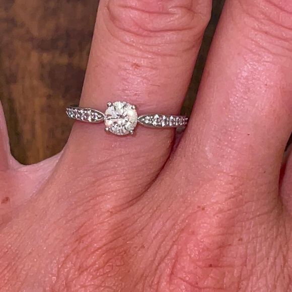 Tiffany & Co Harmony 0.71ct. Round Engagement Ring with a Diamond Platinum Band - Picture 5 of 12